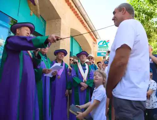 Intronisation de M. Angelvin par la commenderie de la lavande de Haute Provence